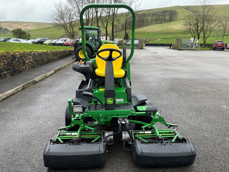 John Deere 2500E Greens Mower