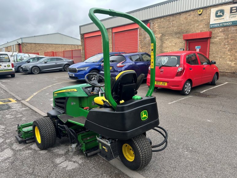 John Deere 2653B Surrounds Mower 