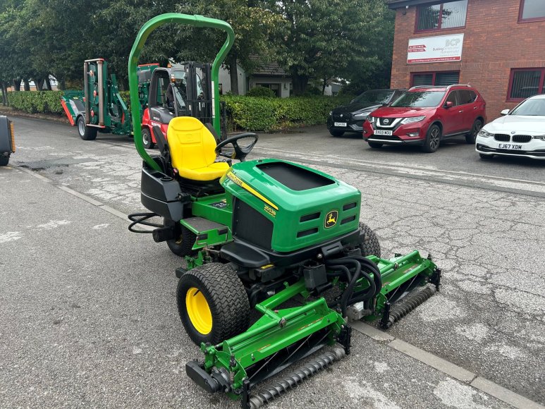 John Deere 2653B Surrounds Mower 