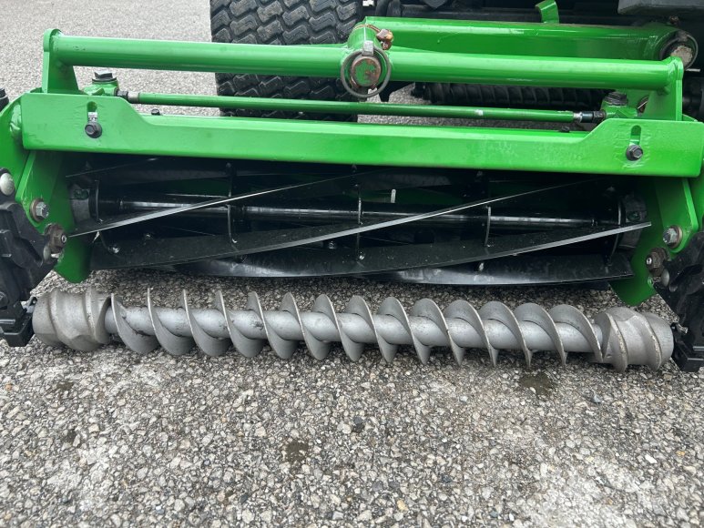 John Deere 2653B Surrounds Mower 