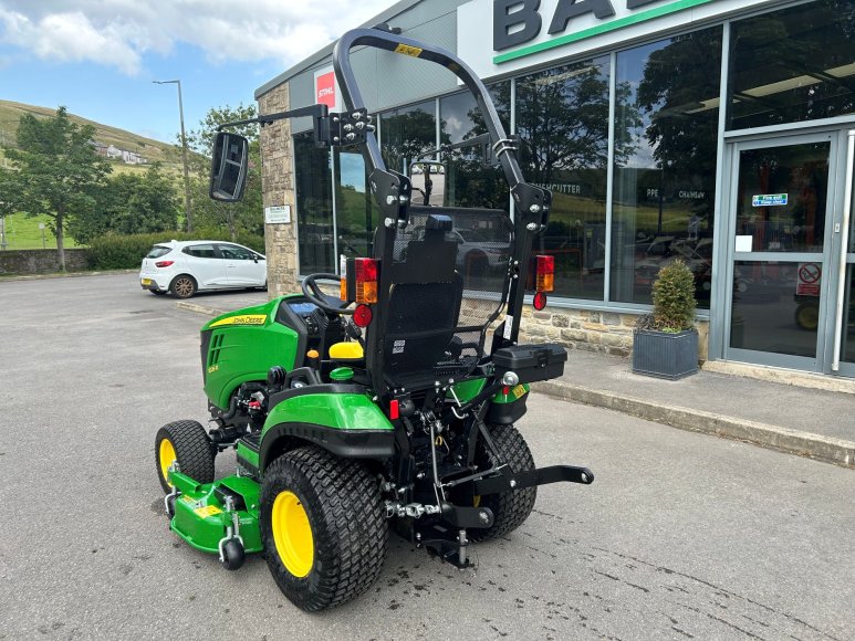 John Deere 1026R Compact Tractor 