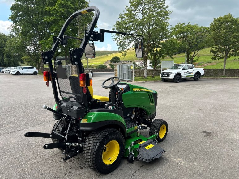 John Deere 1026R Compact Tractor 