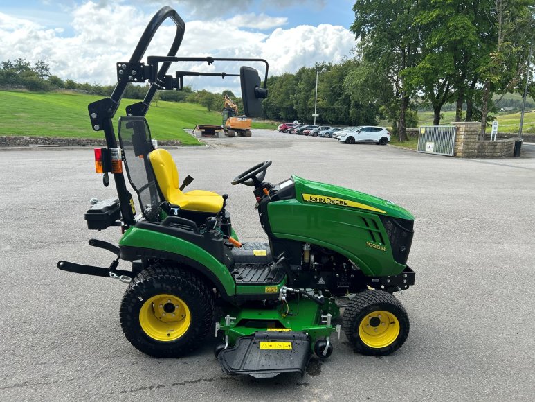 John Deere 1026R Compact Tractor 