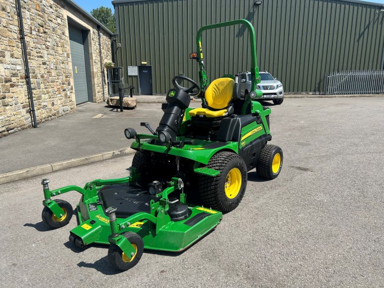 John Deere 1580 Front Mower