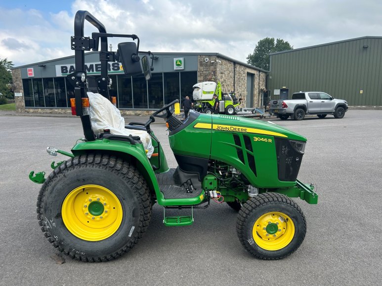 John Deere 3046R Compact Tractor