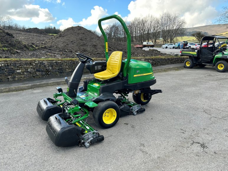 John Deere 2500E Greens Mower