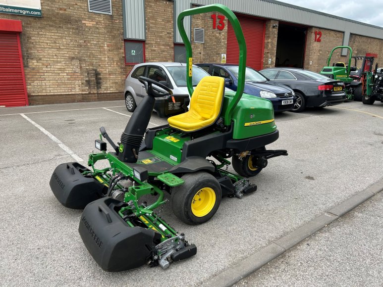 John Deere 2500E Greens Mower