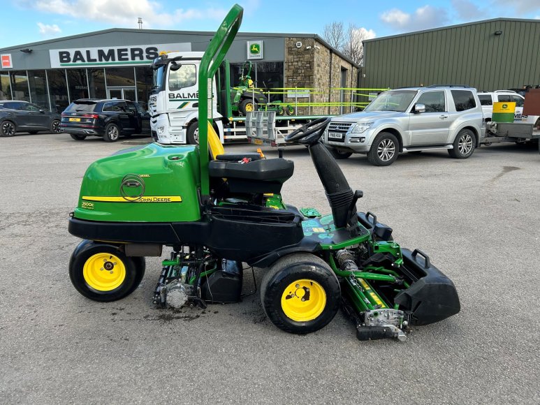 John Deere 2500E Greens Mower