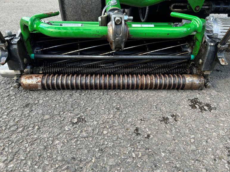 John Deere 2500E Greens Mower