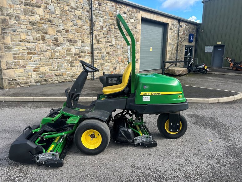 John Deere 2550 Greens Mower 