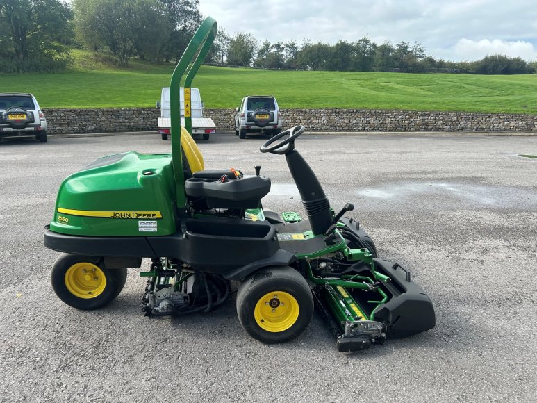 John Deere 2550 Greens Mower 