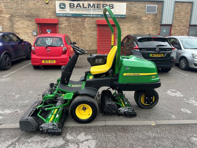 John Deere 2550 Greens Mower