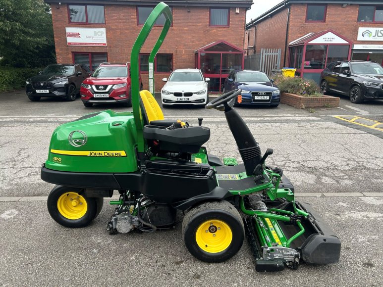 John Deere 2550 Greens Mower