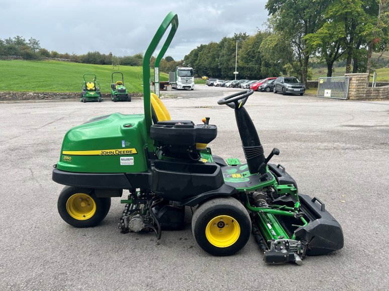 John Deere 2550 Greens Mower