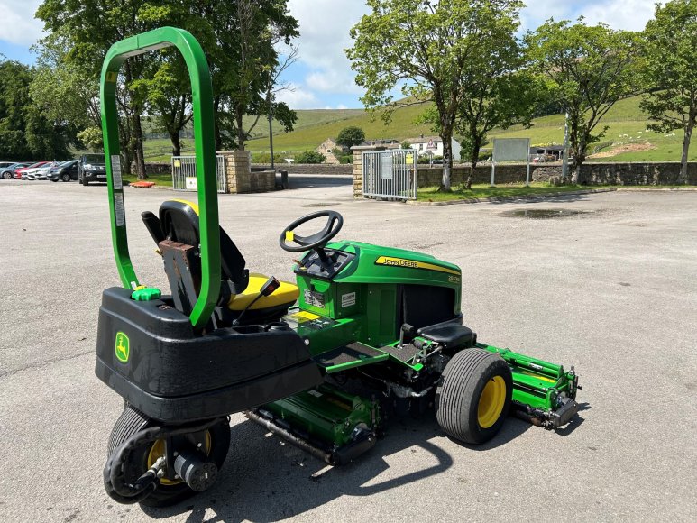 John Deere 2653B Surrounds Mower 