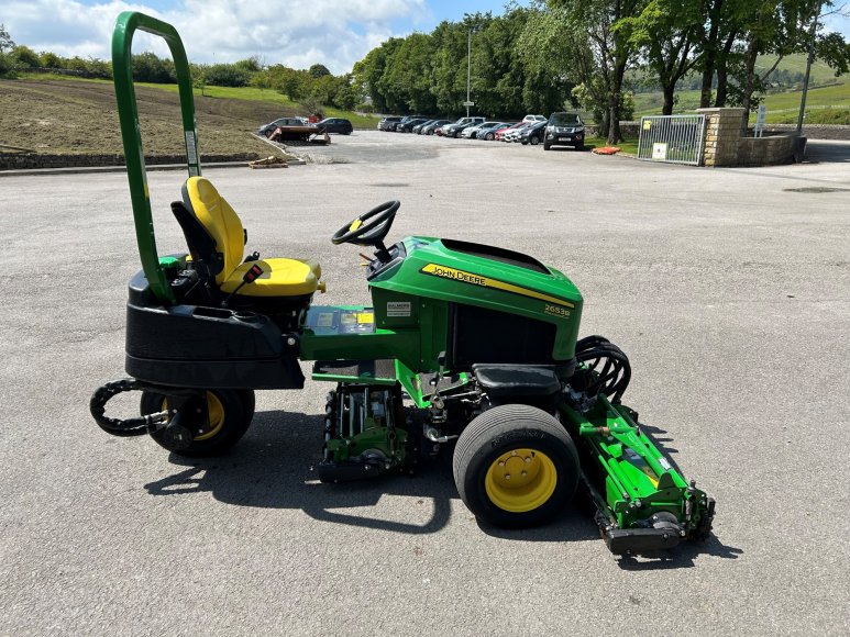John Deere 2653B Surrounds Mower 