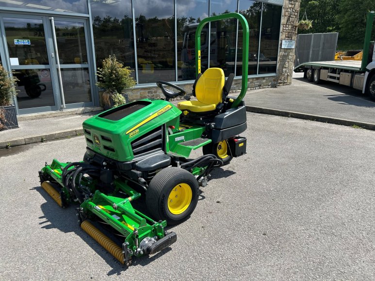 John Deere 2653B Surrounds Mower 