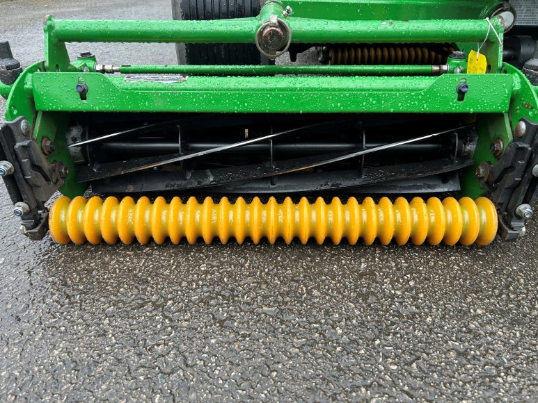 John Deere 2653B Surrounds Mower 