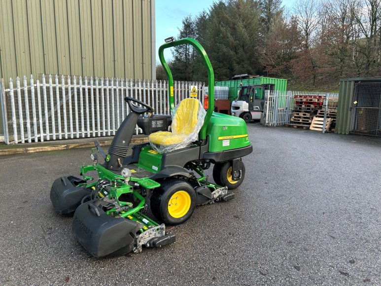 John Deere 2500E Green Mower 