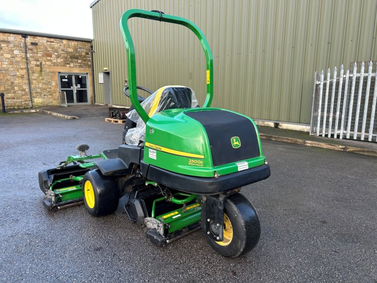 John Deere 2500E Green Mower 