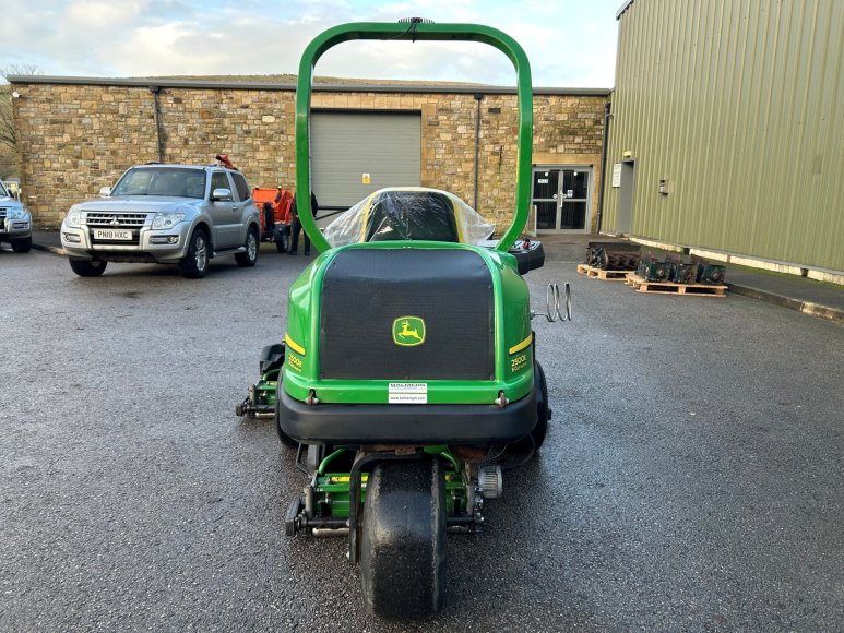 John Deere 2500E Green Mower 