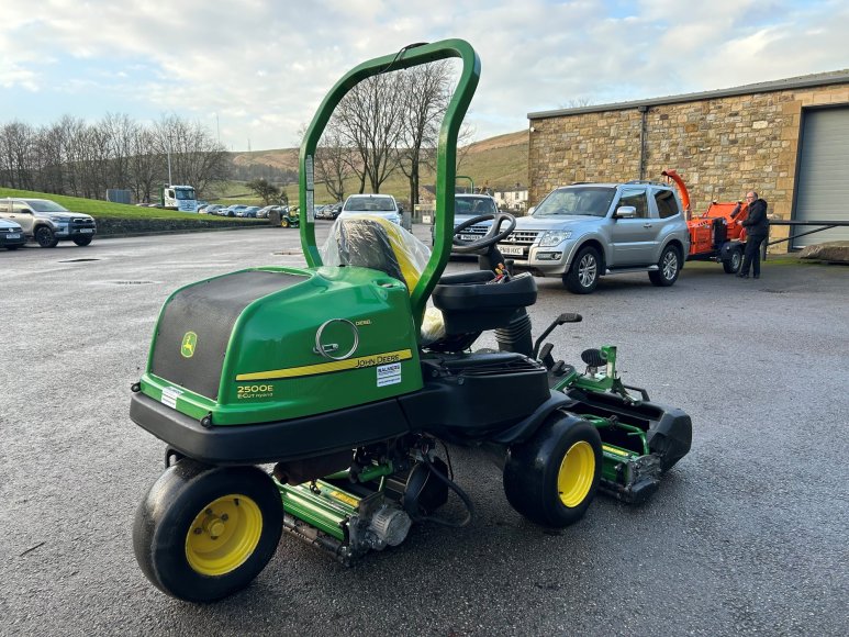John Deere 2500E Green Mower 