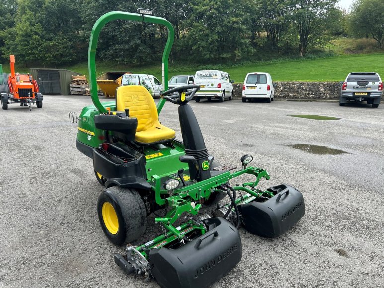 John Deere 2500E Greens Mower