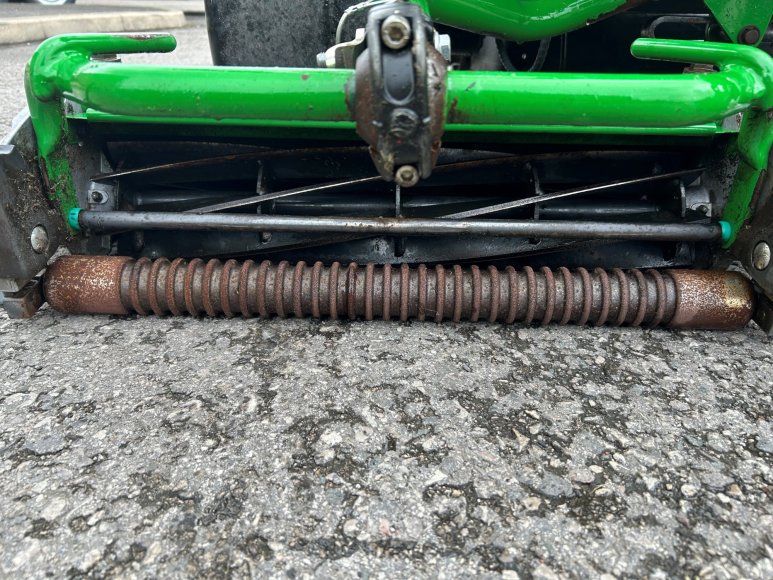 John Deere 2500E Greens Mower