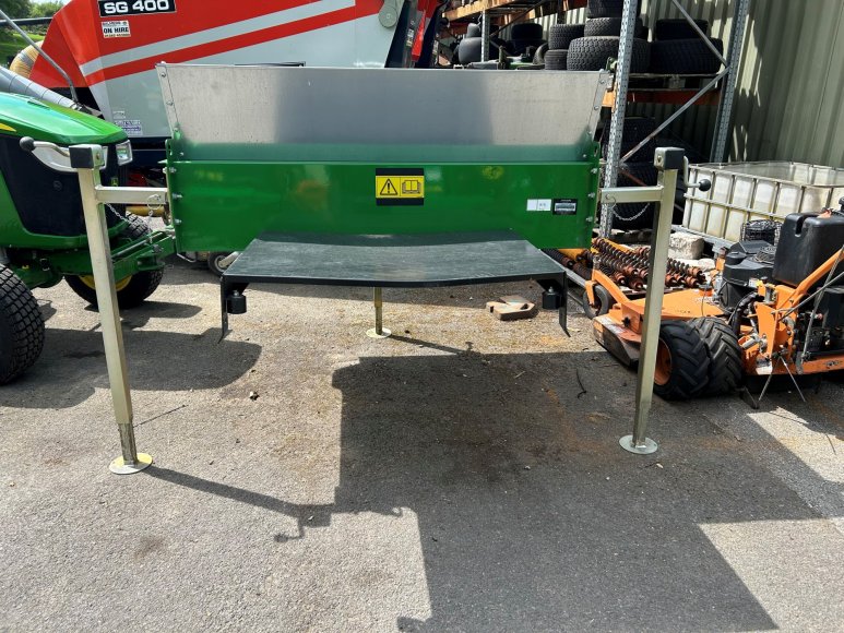 John Deere TD100 Top Dresser 
