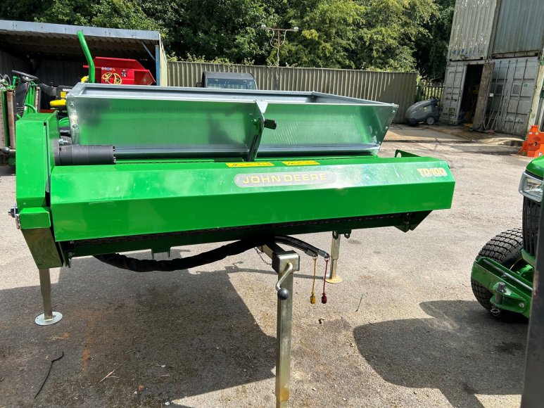 John Deere TD100 Top Dresser 