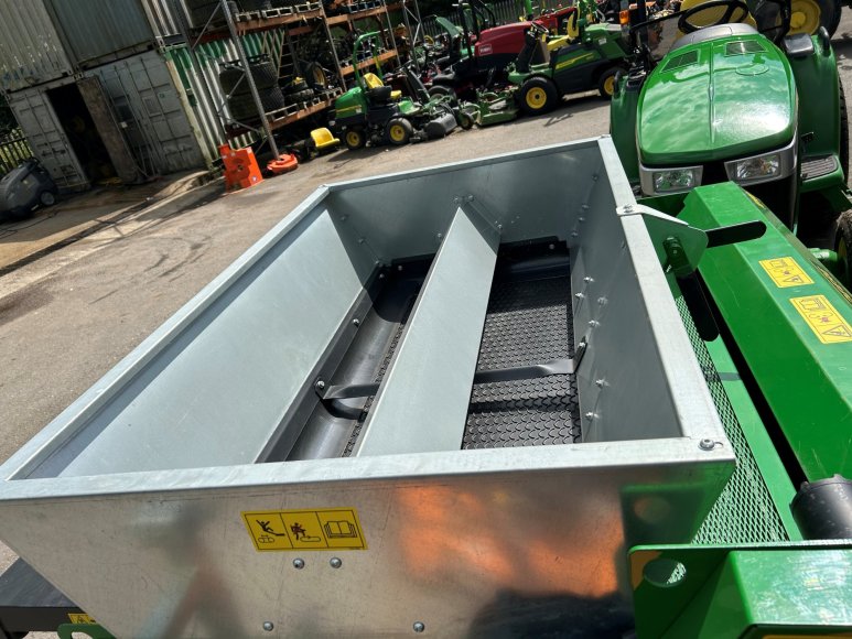 John Deere TD100 Top Dresser 