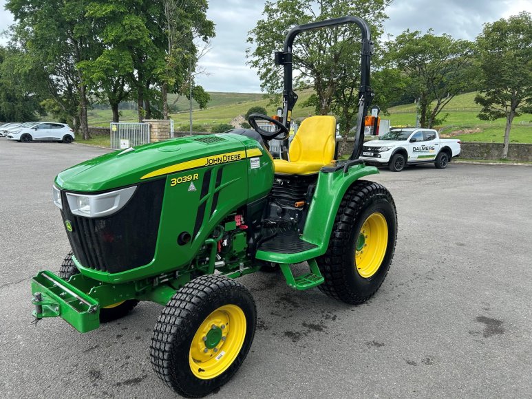 John Deere 3039R Compact Tractor