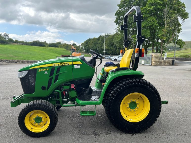 John Deere 3039R Compact Tractor