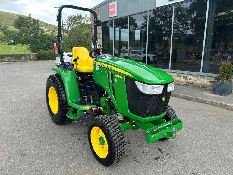 John Deere 3039R Compact Tractor