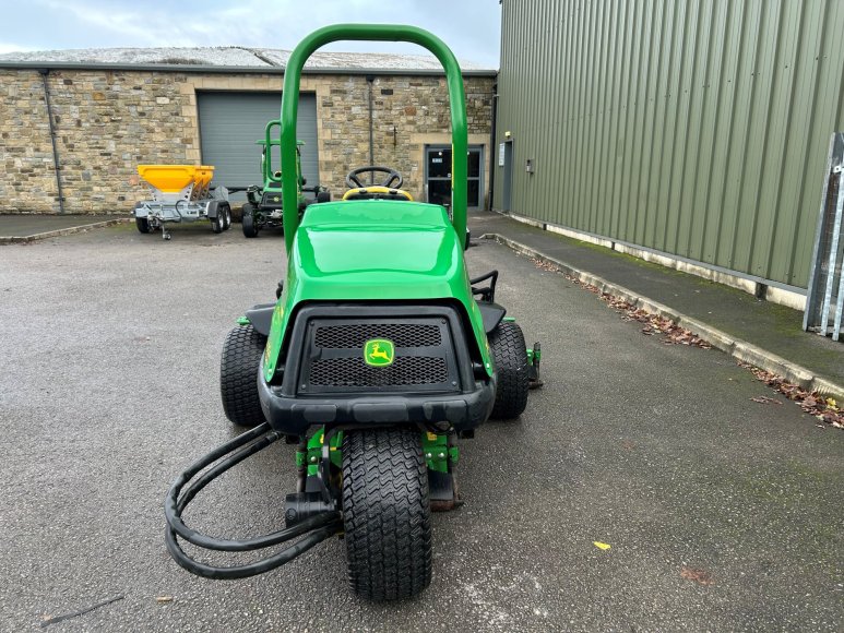 John Deere 7400A Surrounds Mower 