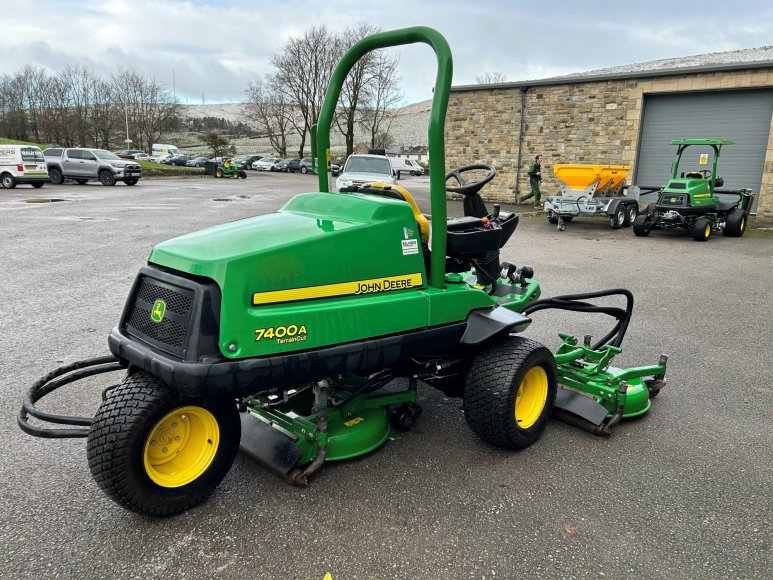 John Deere 7400A Surrounds Mower 