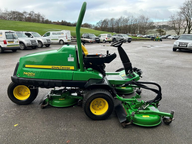 John Deere 7400A Surrounds Mower 