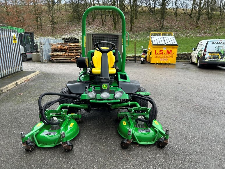 John Deere 7400A Surrounds Mower 