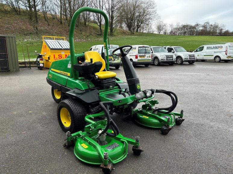John Deere 7400A Surrounds Mower 