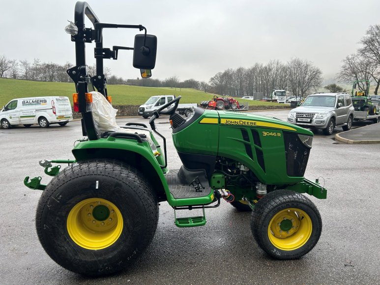 John Deere 3046R Compact Tractor 
