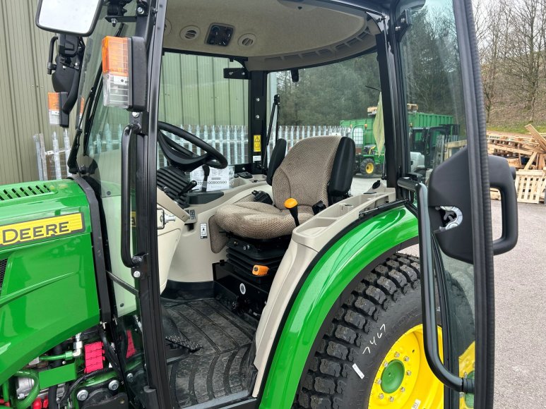 John Deere 3046R Compact Tractor 