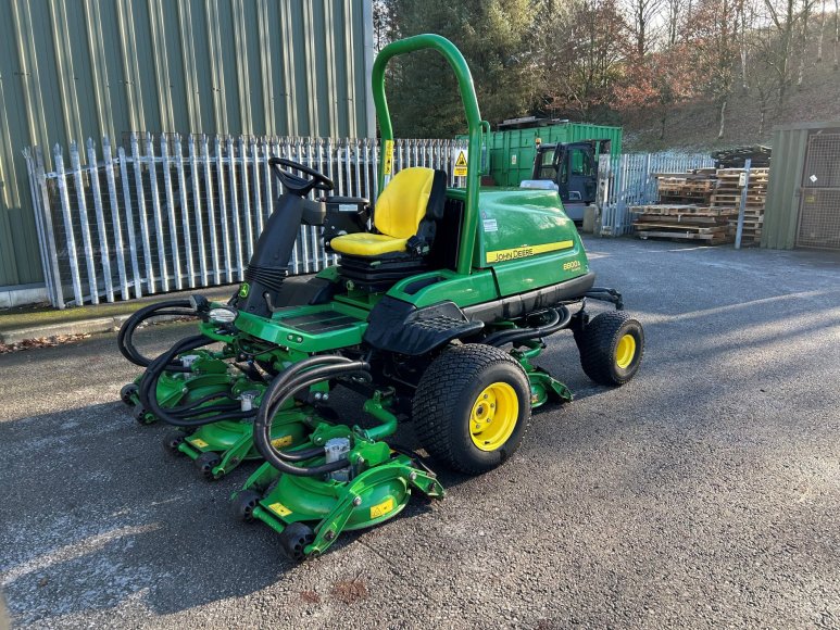 John Deere 8800A Terrain Cut 