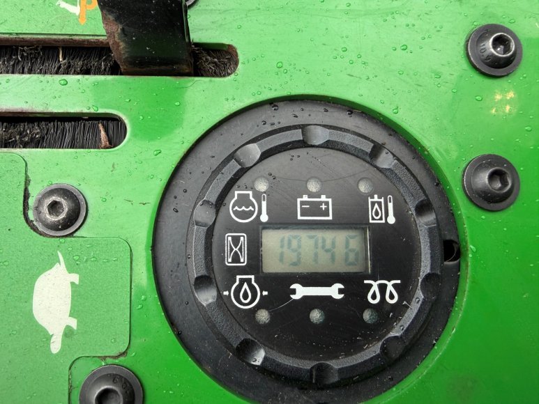 John Deere 1580 Front Mower 