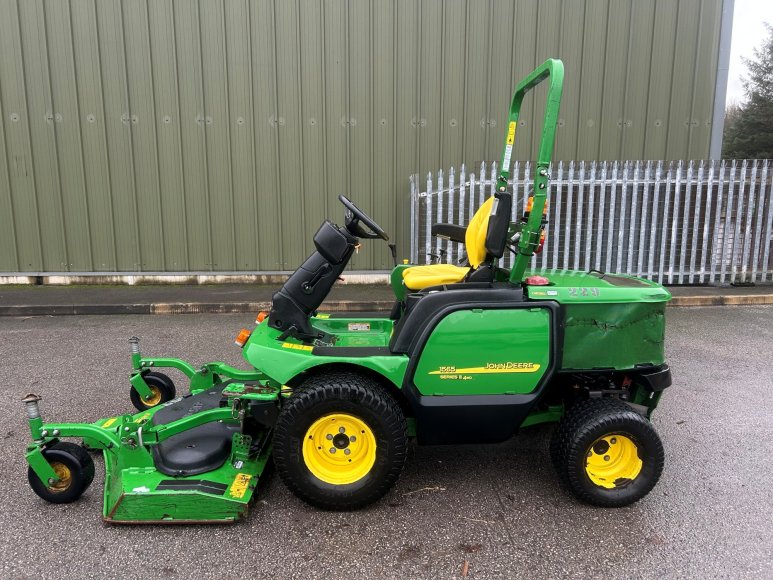 John Deere 1565 Front Mower 