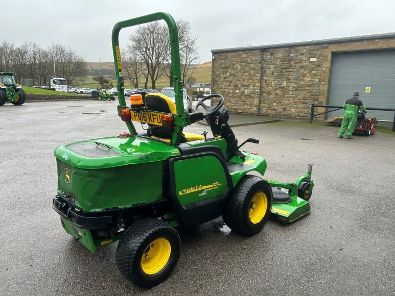 John Deere 1565 Front Mower 