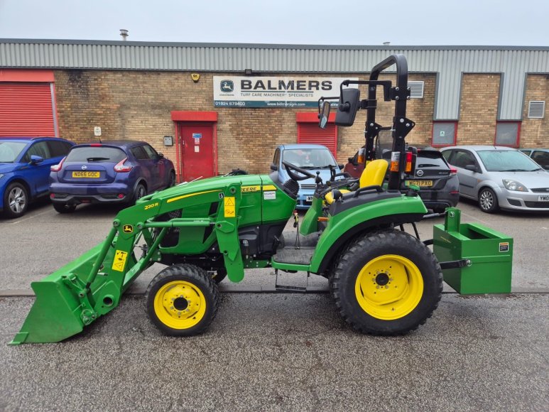 John Deere 2032R Compact Tractor 