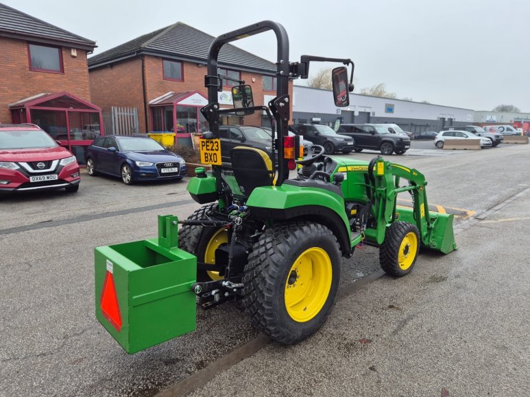 John Deere 2032R Compact Tractor 