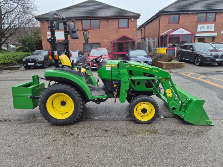 John Deere 2032R Compact Tractor 