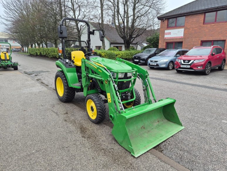 John Deere 2032R Compact Tractor 