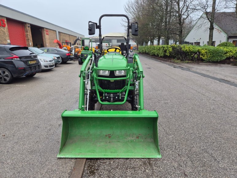 John Deere 2032R Compact Tractor 